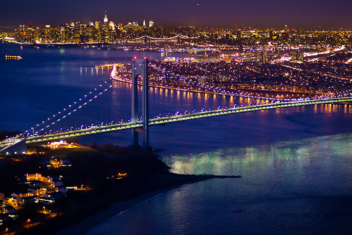 Varrazano Narrows Bridge pri západe slnka