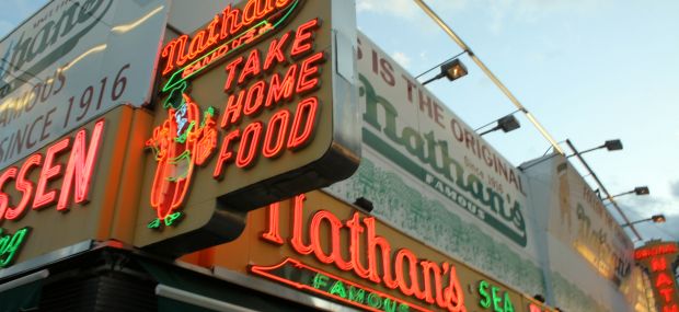 Nathan's Famous: Najlepšie hotdogy v New Yorku